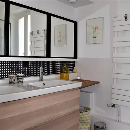 Superbe Maison 4 Etoiles Pour 8 Pers Avec Piscine Sur Le Port De - Ref 873 Villa